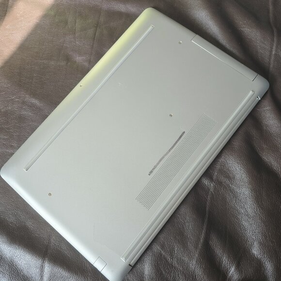 HP 17" Laptop - touchscreen, 12gb RAM, 1TB HDD, ** Ubuntu Linux OS **, flaw - Picture 4 of 11